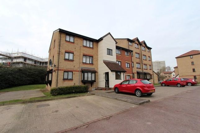 Studio to rent in Magpie Close, Enfield