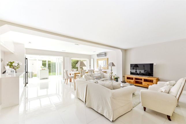 3, Court Close, St. Johns Wood Park photo 3