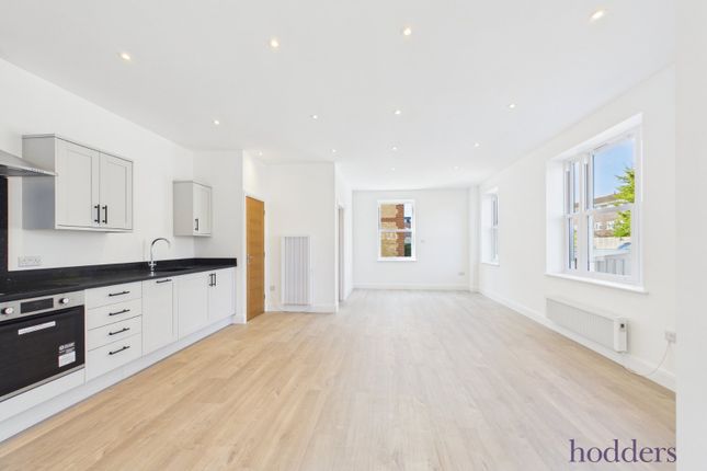 Flat 2 Lantern House,, Gogmore Lane, Chertsey photo 2