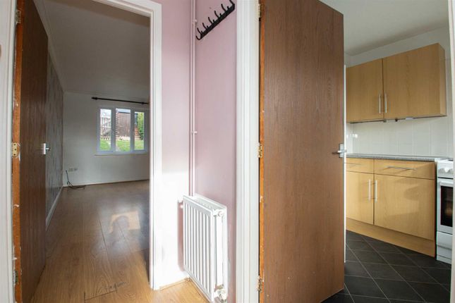 33, Hexham Gardens, Milton Keynes photo 3