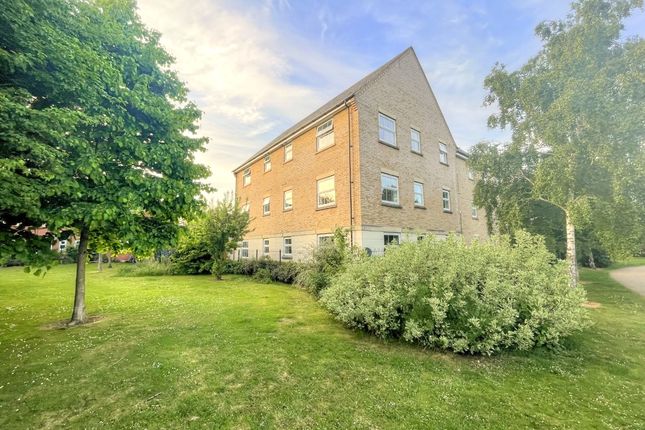 Thumbnail Flat for sale in Alchester Court, Towcester