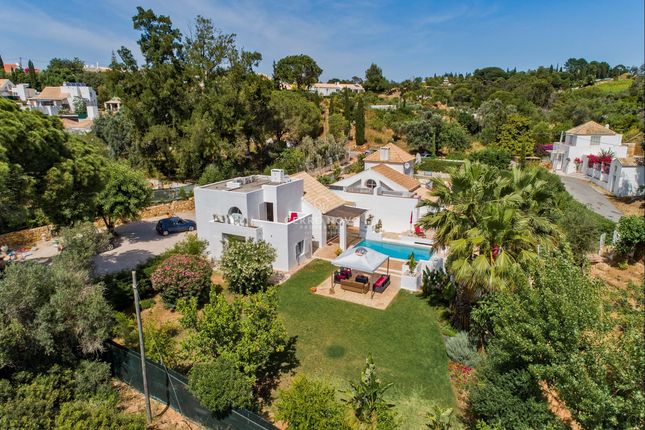 Villa for sale in 8200 Guia, Portugal