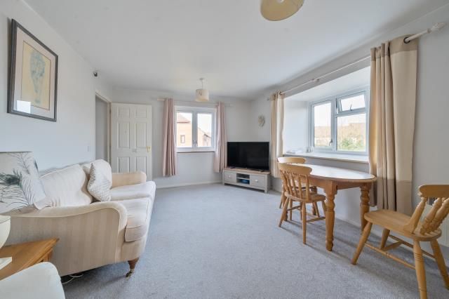 4, Stuart Court, Amersham photo 4