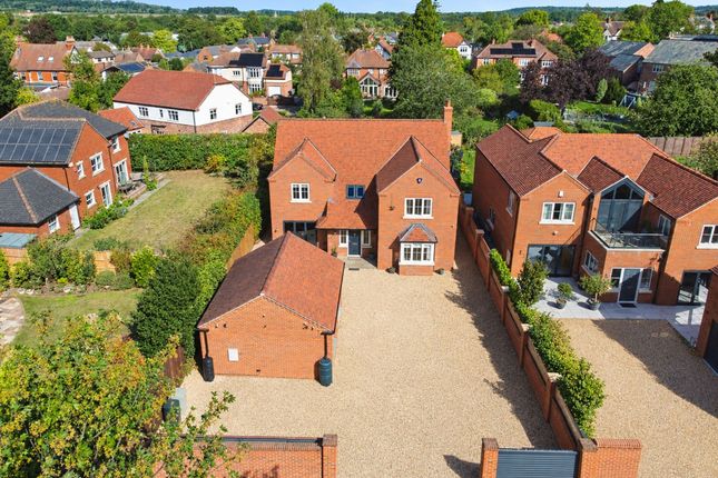 1 Fox Gardens, Grantham photo 2