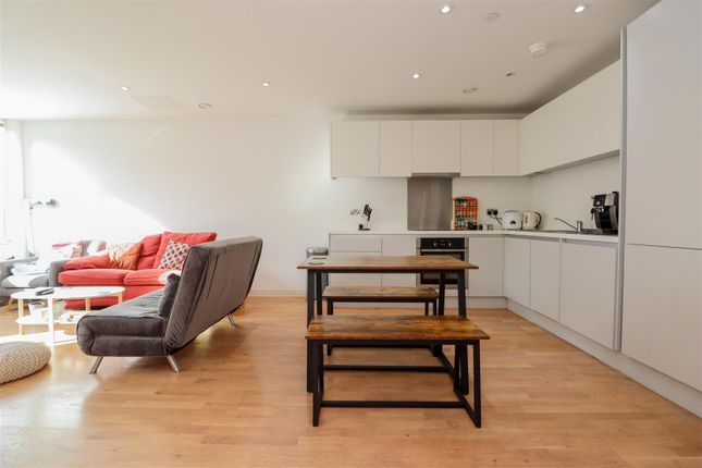 Flat for sale in Chart Way, Horsham