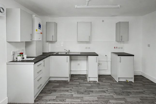 Flat 11,  22-24 Great Western Road, London photo 4