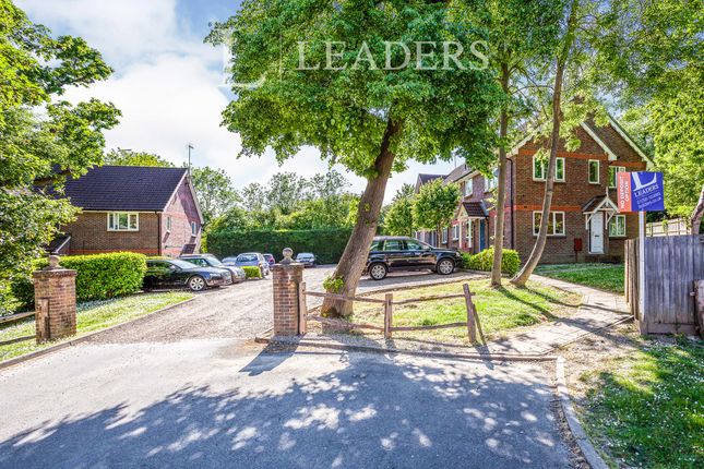 1-bed flat on Flat 5 Thornhill, Old Horsham Road, Crawley, £1,200/mo