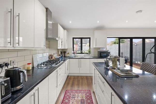 25, Denham Green Close, Uxbridge photo 4