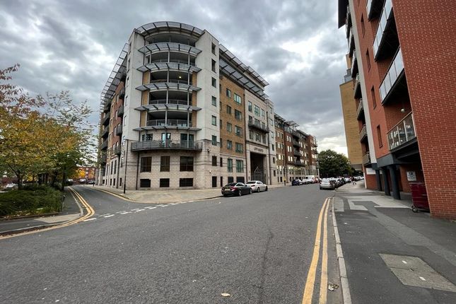 Thumbnail Flat to rent in City South, City Road East, Manchester