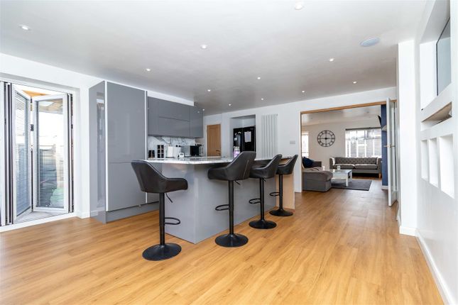 2, Newtimber Avenue, Goring-By-Sea photo 4