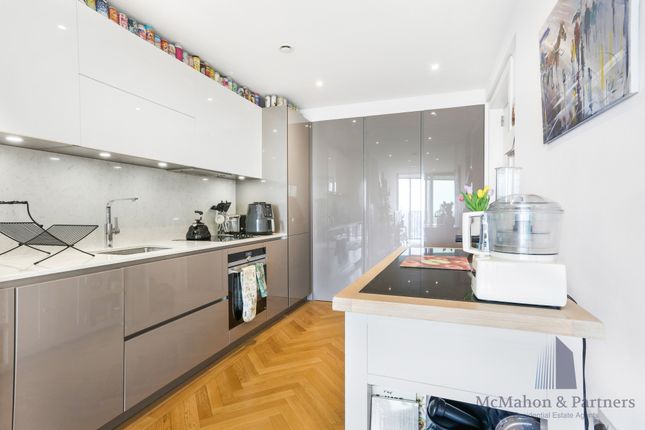 Flat for sale in Elephant And Castle, London