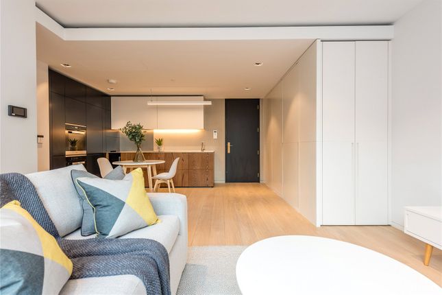 4.3 Vicary House, 24, Bartholomew Close, London photo 4