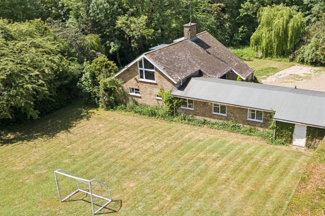 6 Harmer Green Lane, Welwyn, Hertfordshire photo 2
