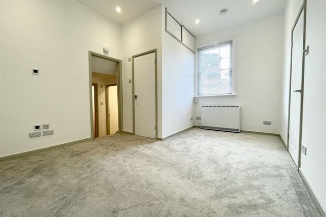 Flat 1, 83 West Street, Farnham photo 3
