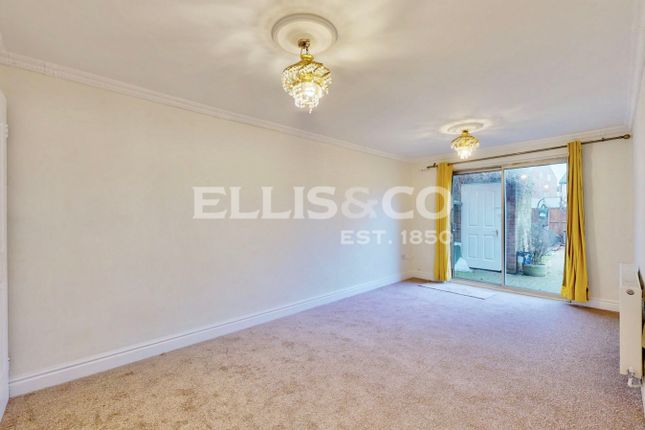 1, Hazeltree Lane, Northolt photo 4