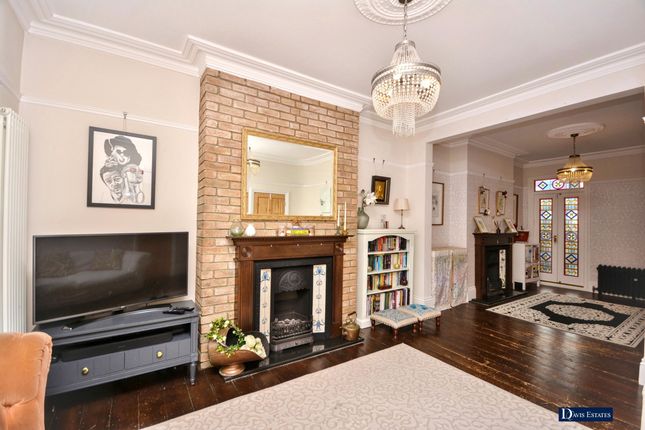 118, Heath Park Road, Romford photo 2