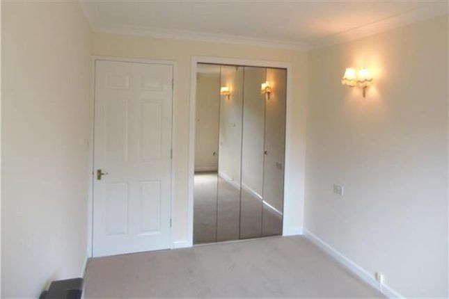 24, Bridge Court, Springfield Meadow, Weybridge photo 4