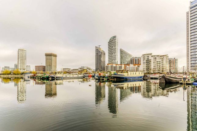 Thumbnail Flat for sale in Boardwalk Place, Canary Wharf, London