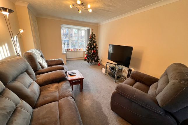 15, Parkside Close, Manchester photo 4