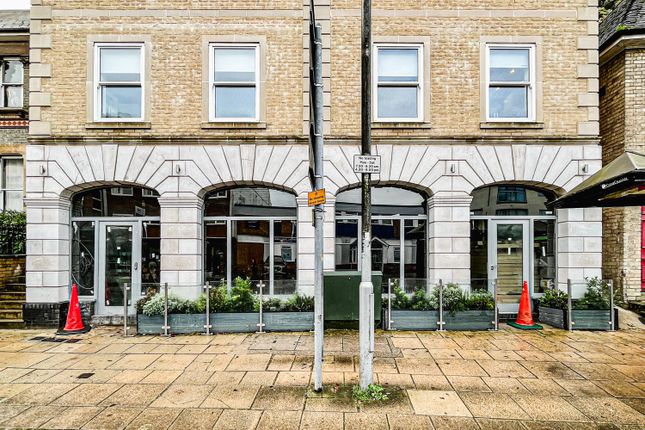 Retail premises to let in 15 City Road, Winchester