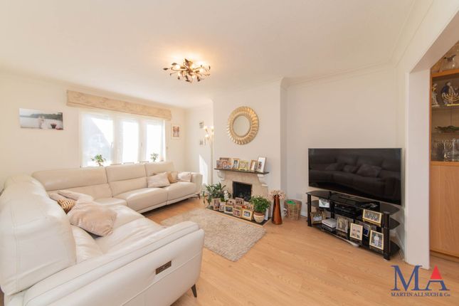 2, Nash Close, Borehamwood photo 2
