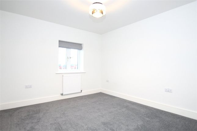Flat 4, 3, Helene Close, Brackley photo 4