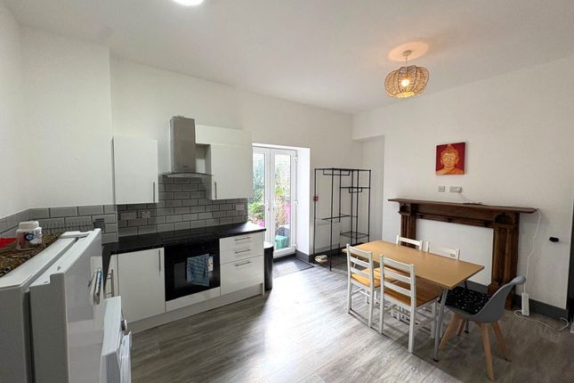 17 Eaton Crescent, Swansea photo 3