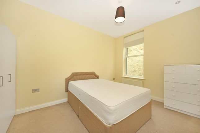 Flat 7, 28 Castlebar Park, London photo 4