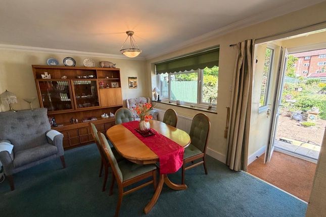 10, Hayling Avenue, Feltham photo 4