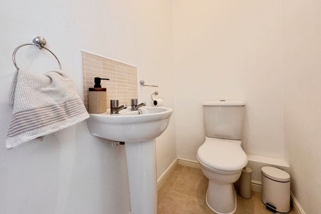 44 Lon Y Grug, Llandarcy, West Glamorgan photo 4