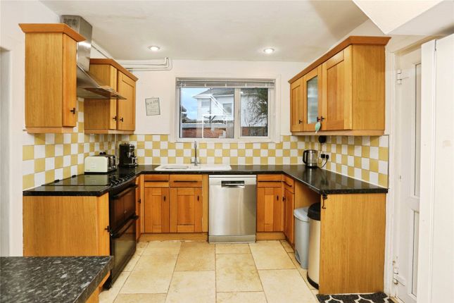 19, Gort Crescent, Hampshire photo 3