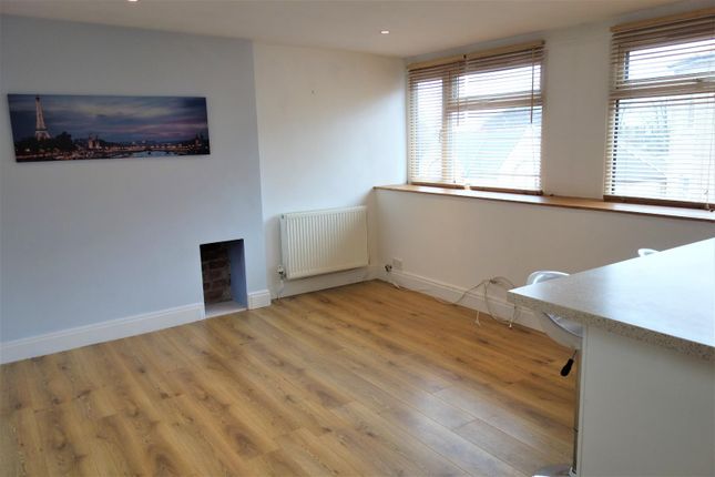 Flat to rent in Maughan Terrace, Penarth