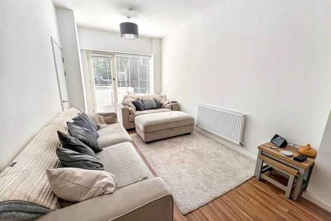 2, Fairway View, Stockport photo 4