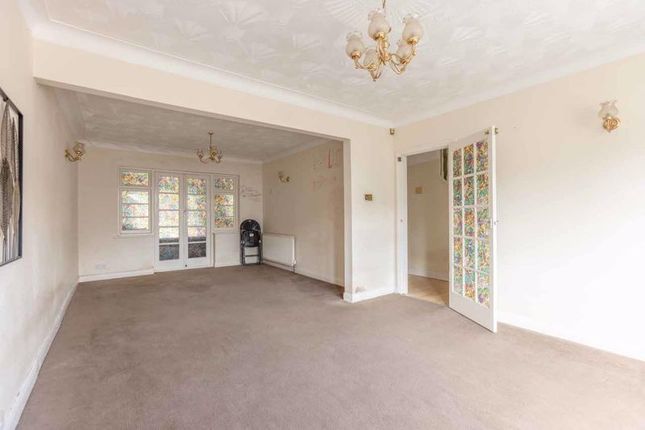 8, Courtlands Avenue, Langley photo 4