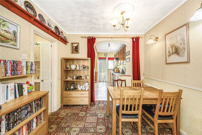 17, Edgehill Gardens, Dagenham photo 3