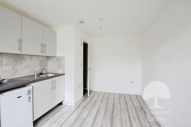 Rowan Road, West Drayton photo 4