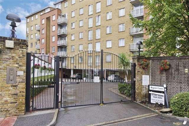 Thumbnail Flat to rent in Regent Court, North Bank, St Johns Wood, Regent Park