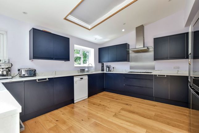 7, Robin Hood Drive, Bushey photo 4