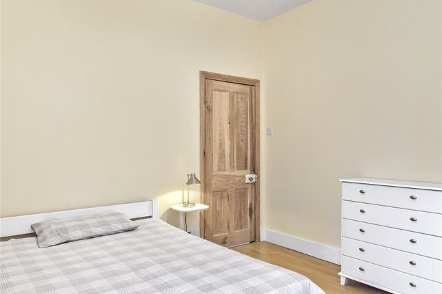25, Goldsboro Road, London photo 3