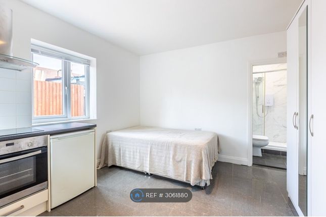 A Ground Floor Studio Olive Road, South Ealing, London photo 3