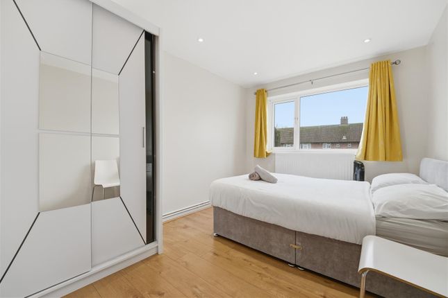19, Waterside Road, Southall photo 3