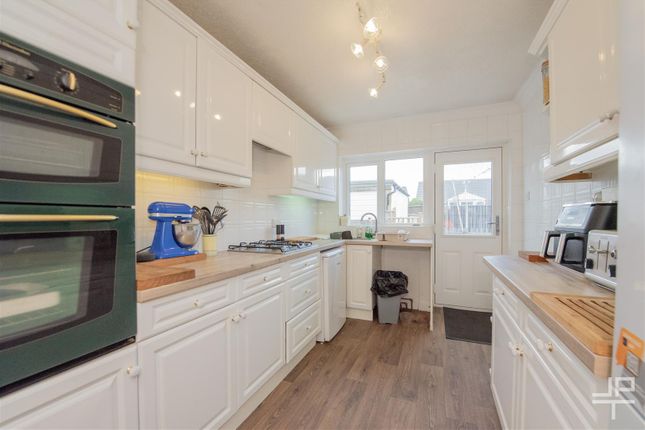9, Thames Avenue, Leigh photo 3