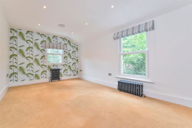 67, Thornbury Road, London photo 4