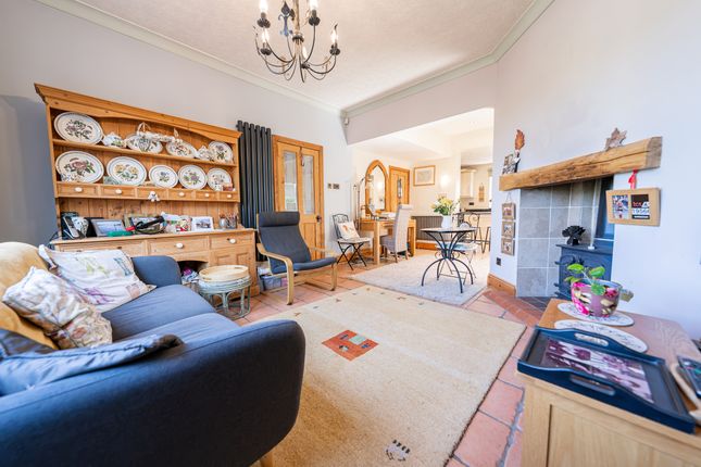 8 Markfield Lane, Leicester photo 4