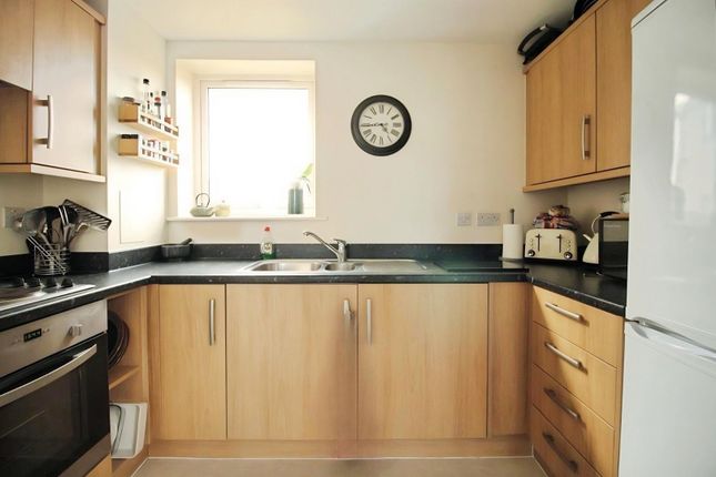 38, Drummond Grove, Ashford photo 5