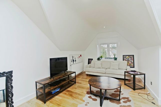 Flat 5, 53, Birdhurst Rise, Surrey photo 2