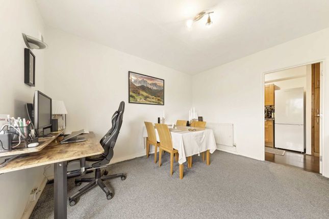 8 Priory Lodge, Castlebar Road, London photo 4