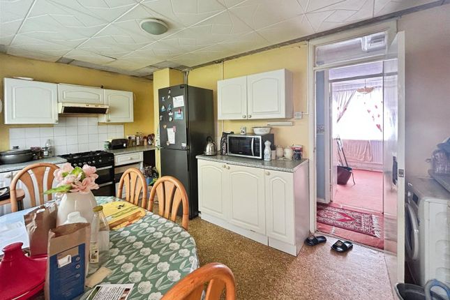 6, Armstrong Square, Herne Bay photo 3