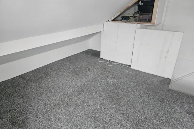 2 Upper Woodview Place, Leeds, LS11 6JZ, 2 Upper Woodview Place, Leeds, LS11 6JZ, Leeds photo 4