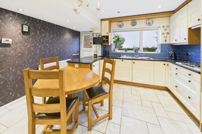 18, Morley Close, Dronfield photo 4
